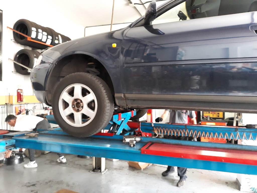Neumaticos Las Palmeras. — Taller