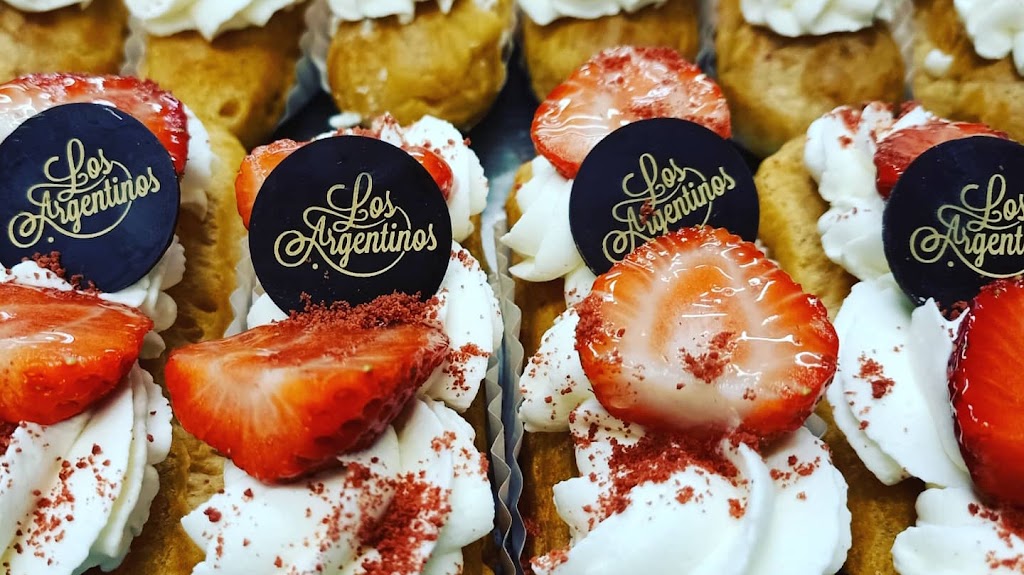 Pasteleria Los Argentinos — Comida y bebida