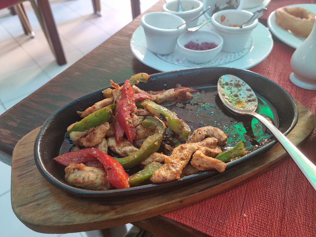 Bodega Jose Carvery — Comida y bebida