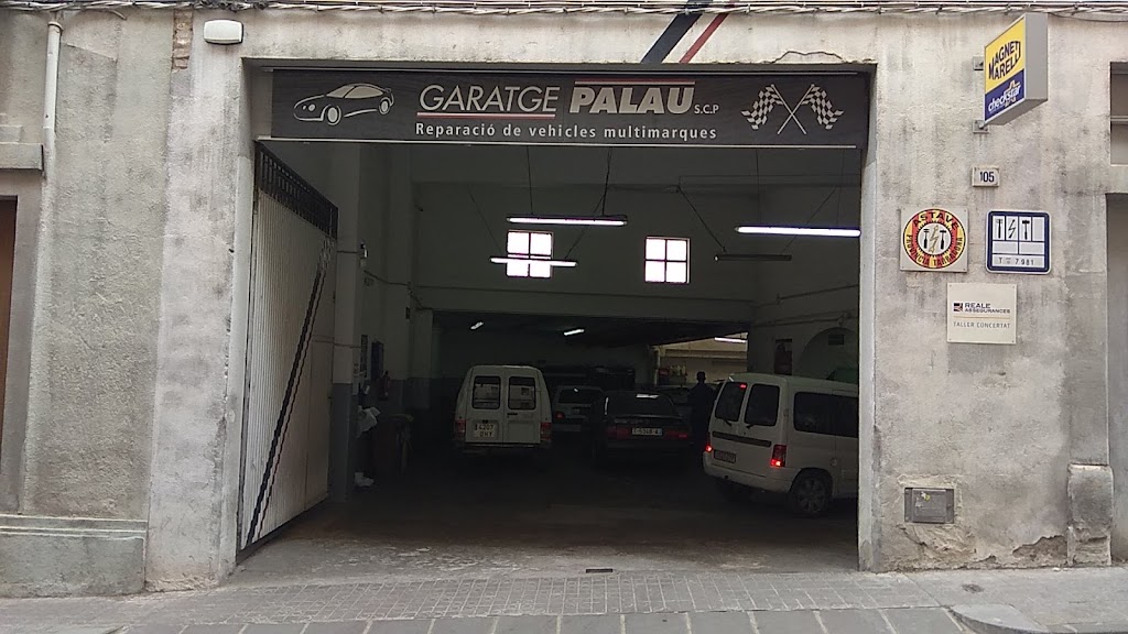 Garatge Palau — Exterior
