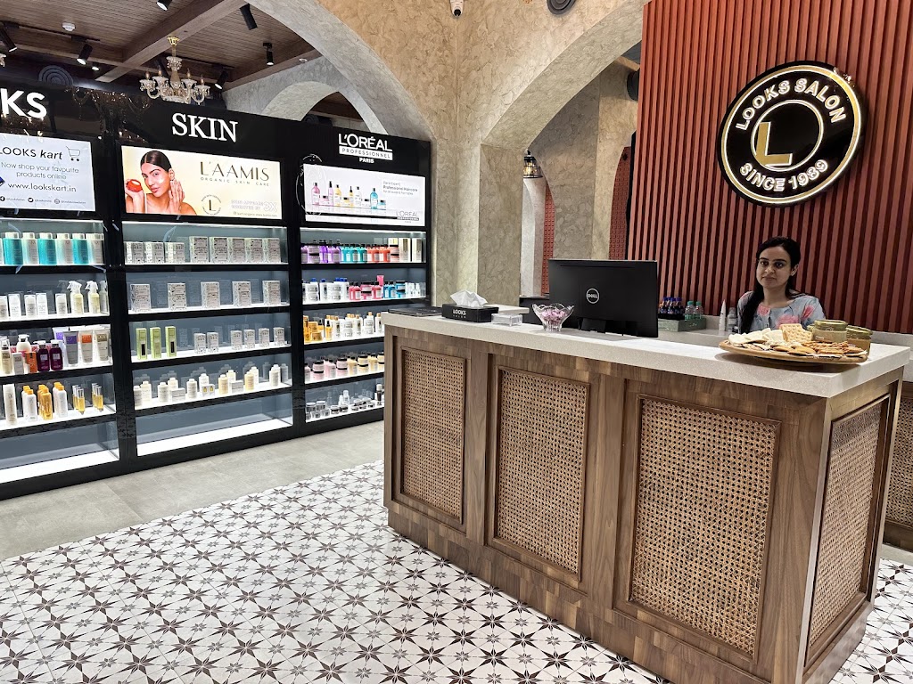 Looks Salon Downtown