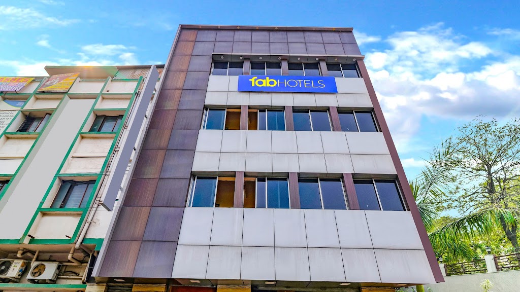 Fabhotel Crown Plaza