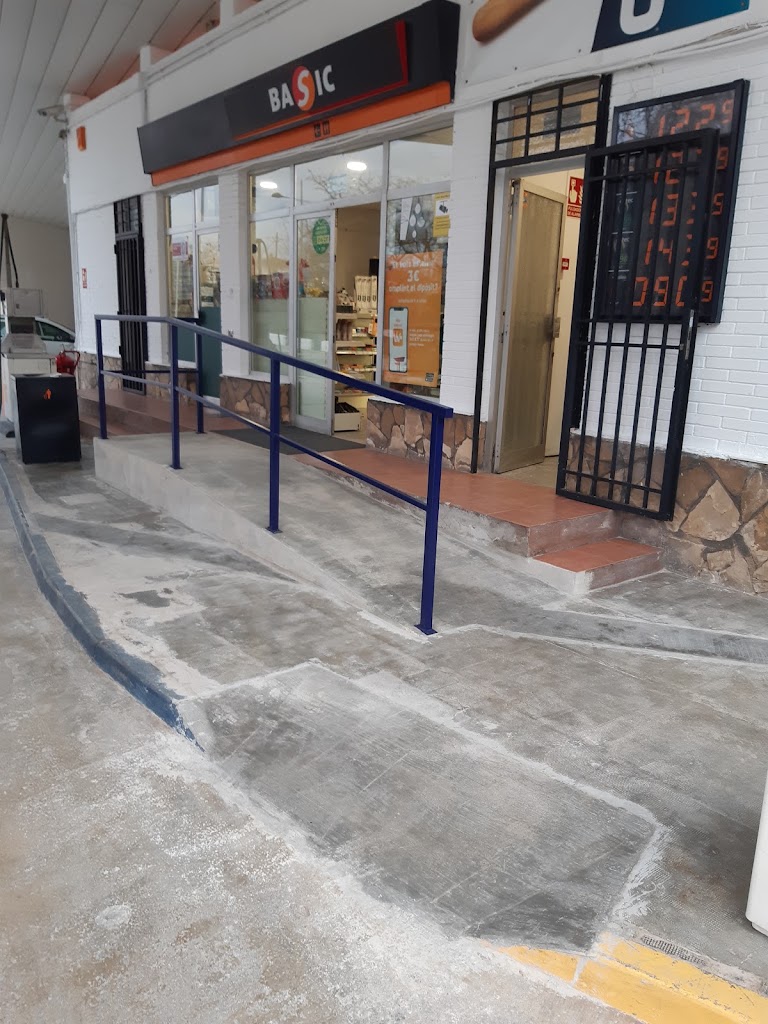 Estacion de Servicio Repsol — Exterior