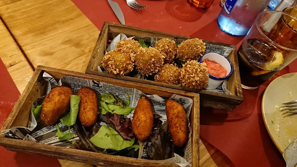 Real Cafe — Comida y bebida