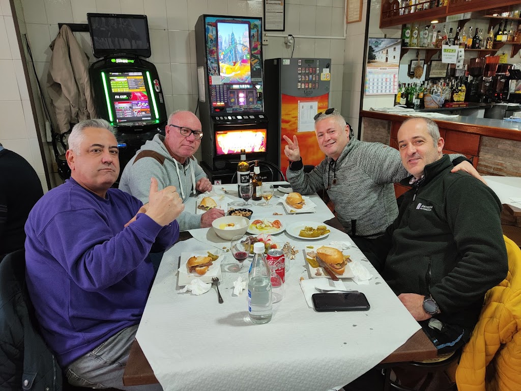 Bar Cafeteria Blanc I Negre 2025 — Ambiente