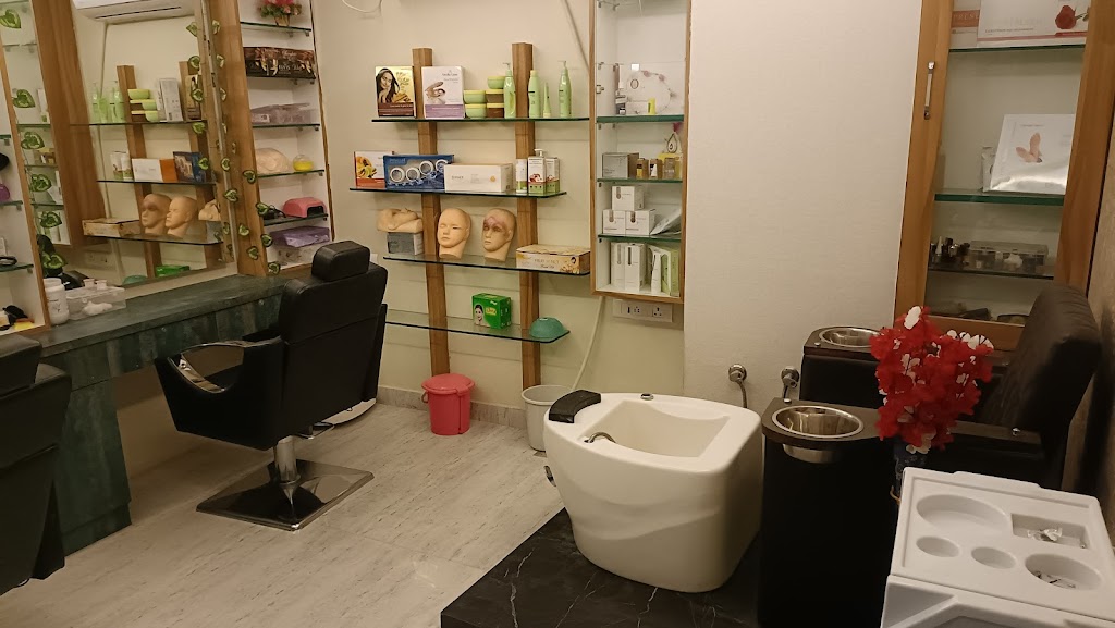 Glamour Makeup Studio And Academy