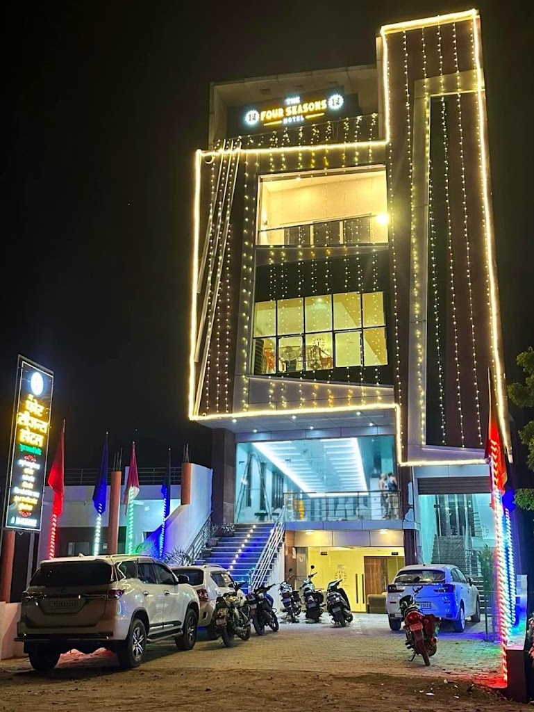 The Four Seasons Hotel Best Banquet Hall Best Hotel In Sultanpur