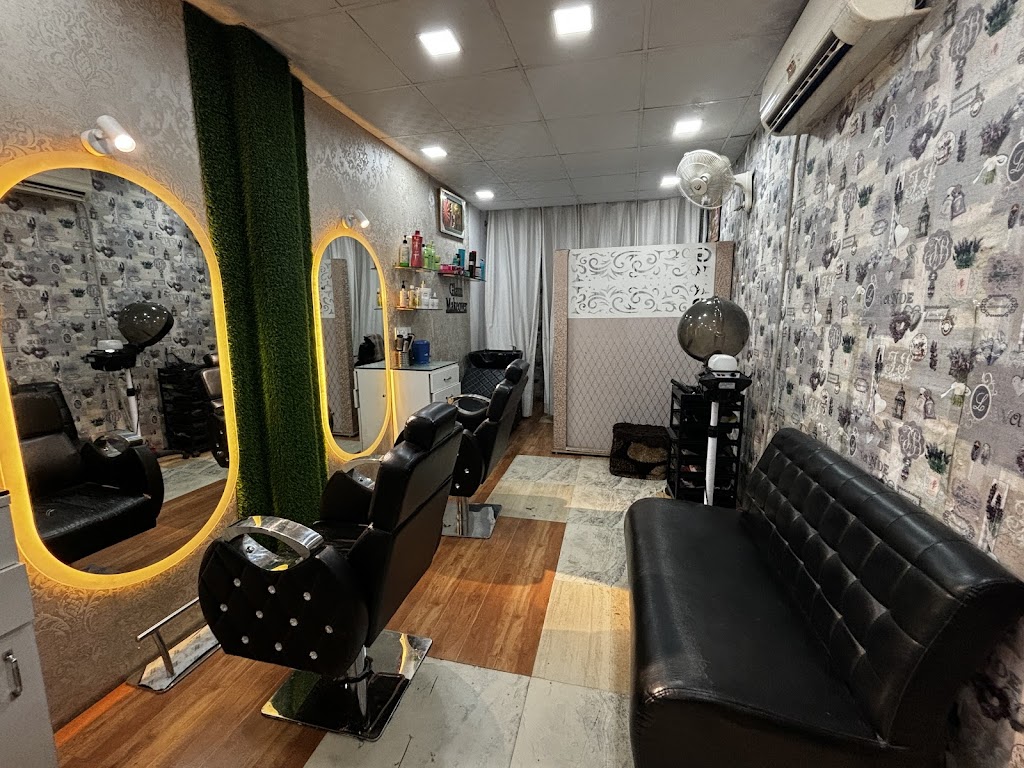 Glam Makeover Beauty Salon Bridal Make Up Artist Make Up Artist In Nabha