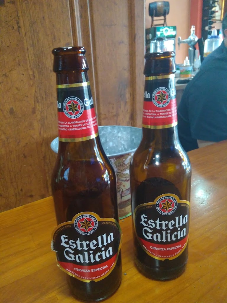 El Chigre De Conci — Comida y bebida