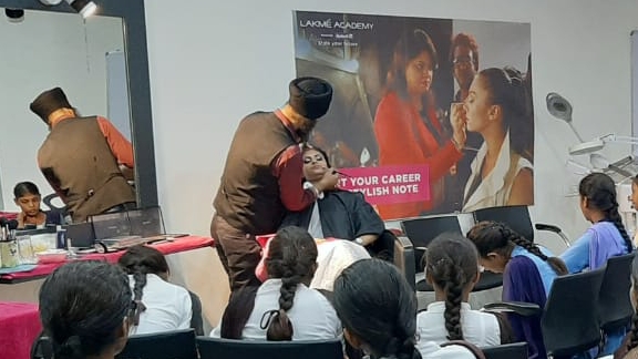 Lakme Academy Powered By Aptech Best Makeup Hair And Beauty Training Academy Moga