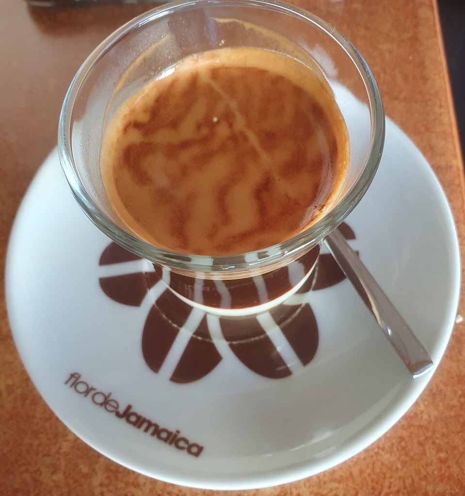 La Cafeteria Pasteleria Desayunos — Comida y bebida