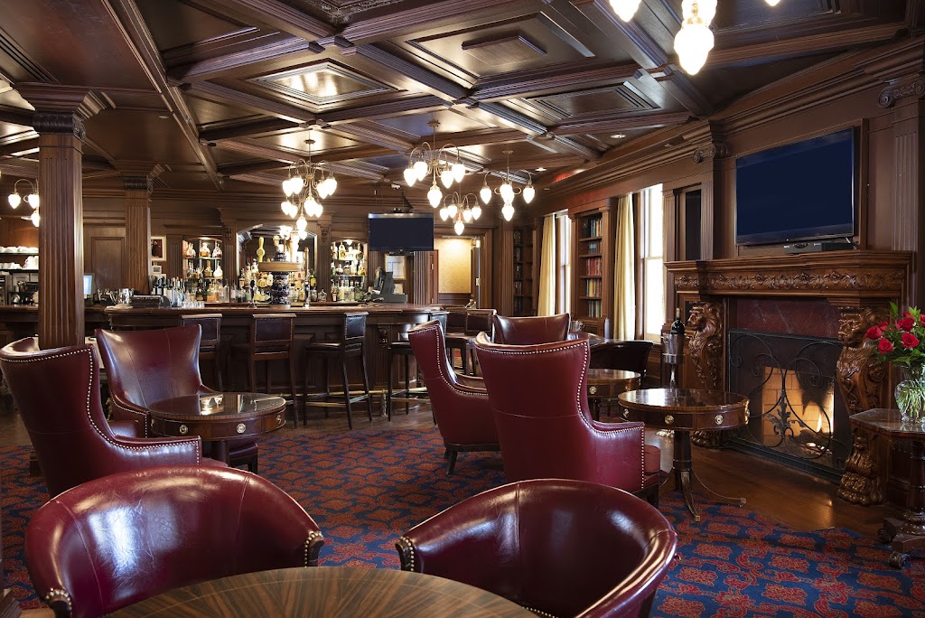 Churchill Lounge in Niagara-On-The-Lake