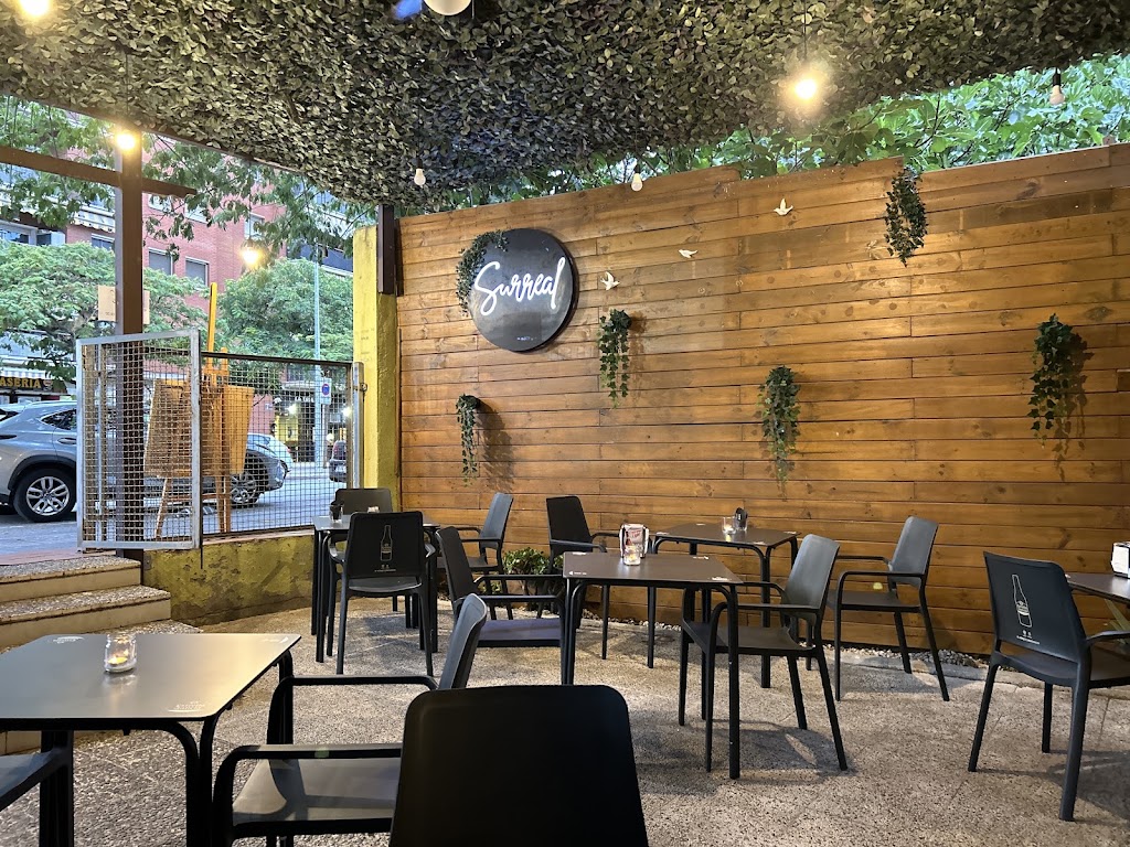 Surreal — Ambiente