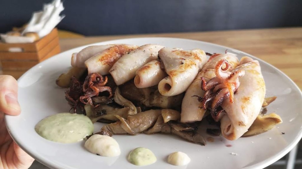 No. 6 Cocina Sencilla — Comida y bebida