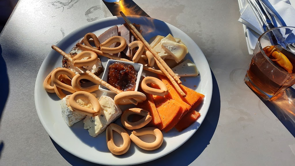 MAS DOS — Comida y bebida
