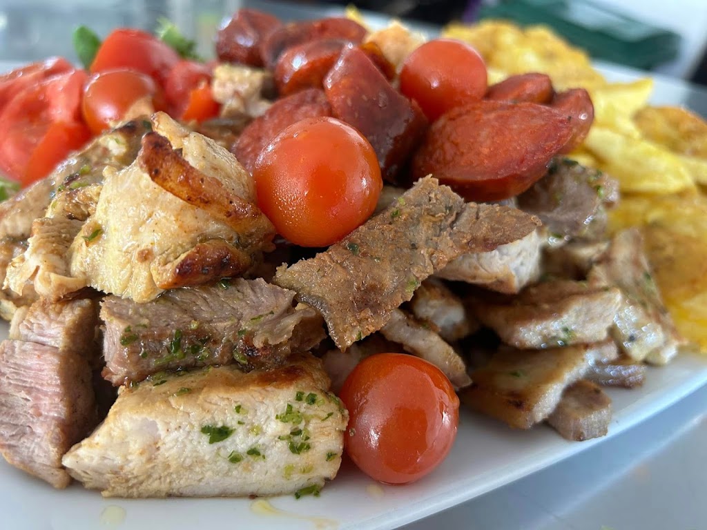 La Terraza Parrilla — Comida y bebida