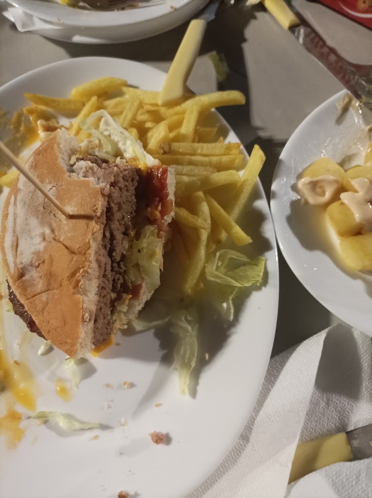 El Chiringuito de la Dehesa Boyal — Comida y bebida