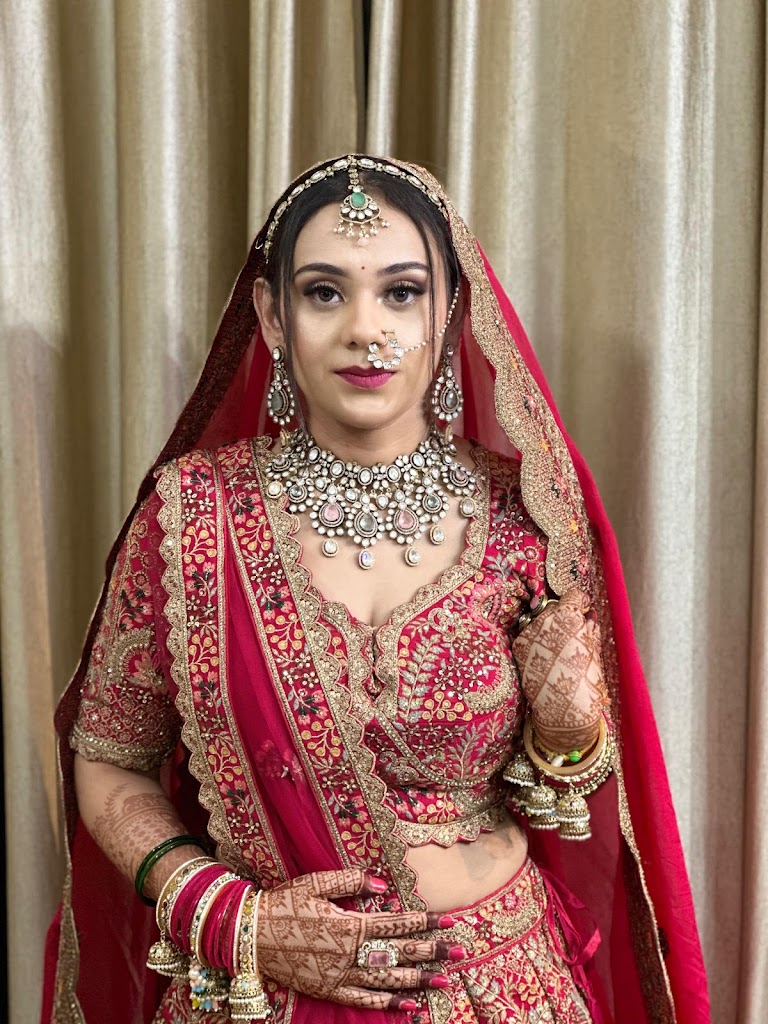 Nikki S Dianaz Saloon