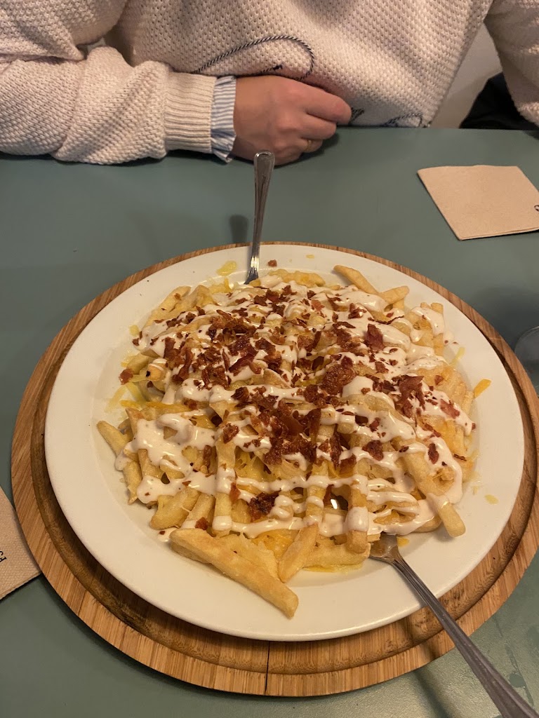 Cerveceria la Cueva — Papas fritas con queso