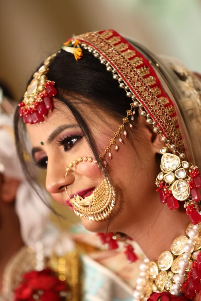 Aroma Makeovers Beauty Parlour Salon