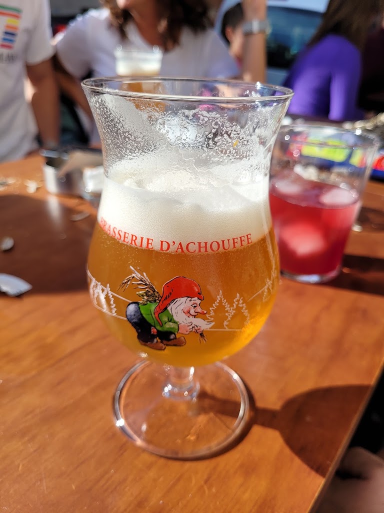 41100 Cerveceria & Queseria — Comida y bebida