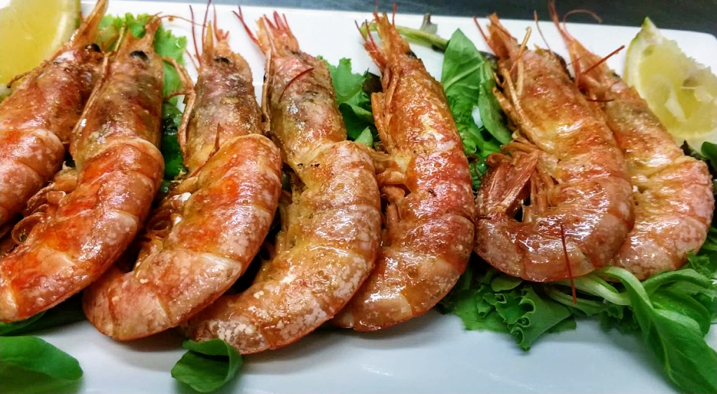 CAFE RESTAURANTE CON CAVA — Comida y bebida
