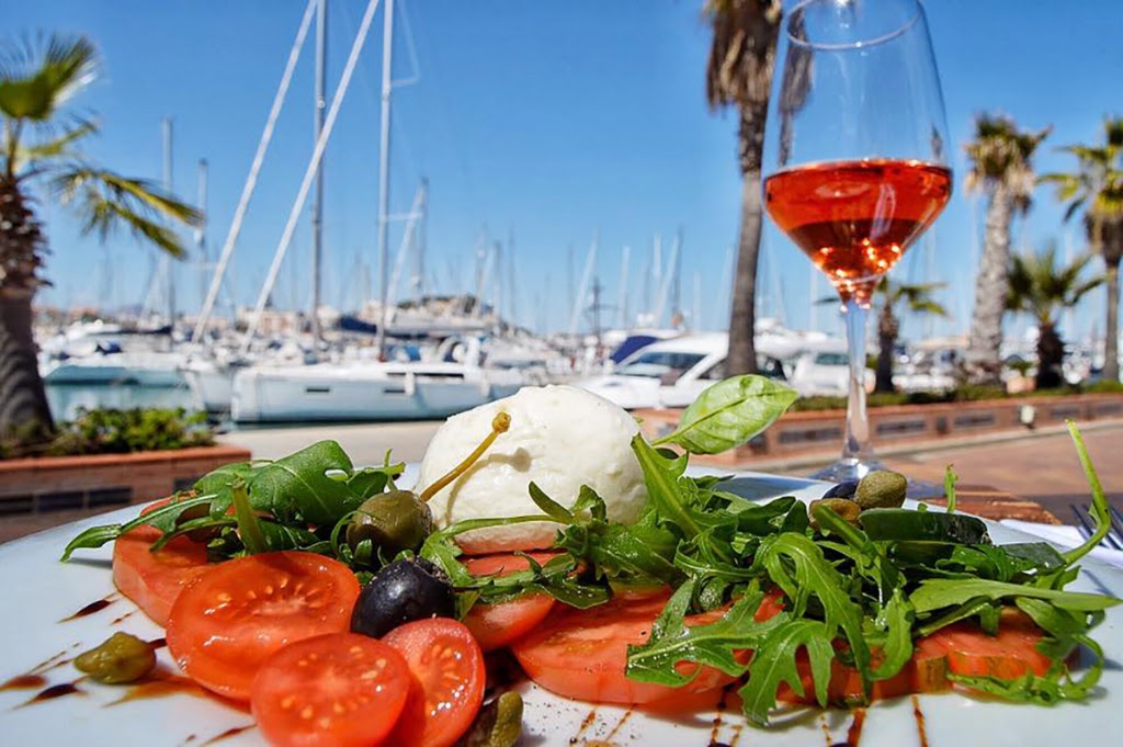 The Food and Lounge Bar — Comida y bebida