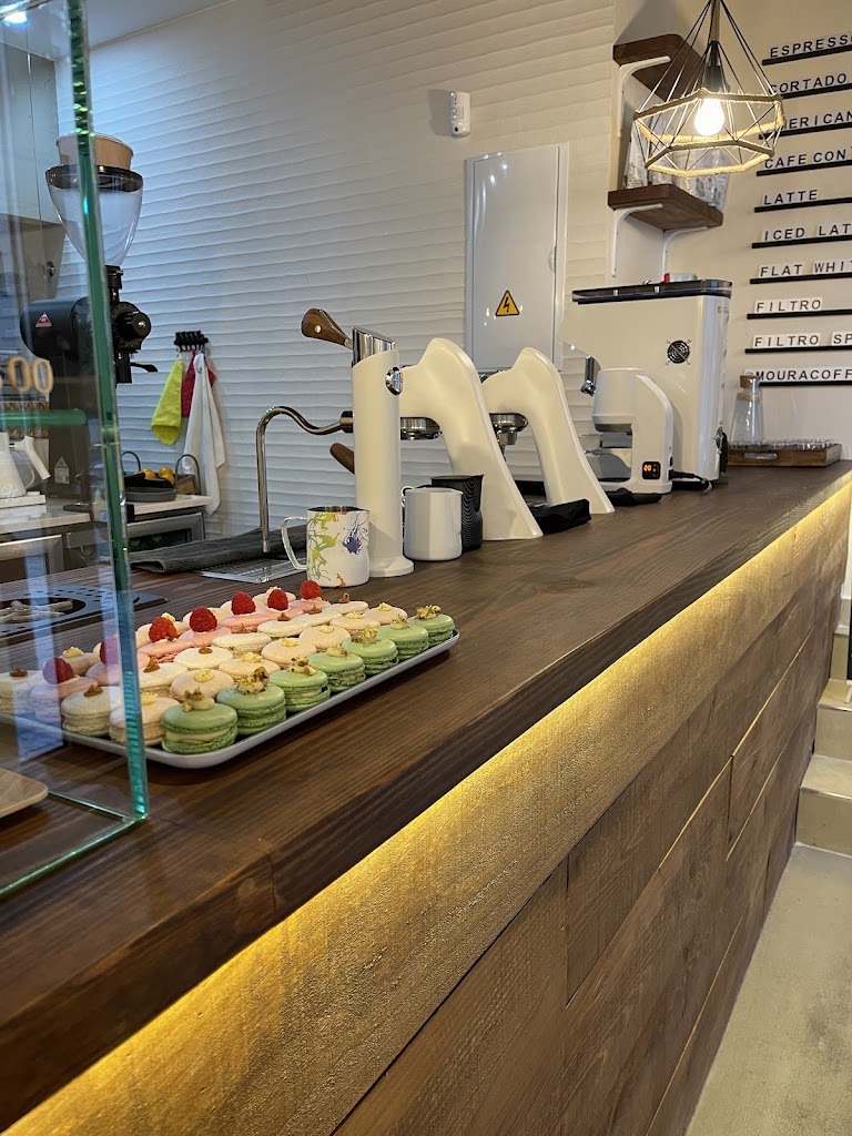 Moura - Coffee & Kitchen — Ambiente
