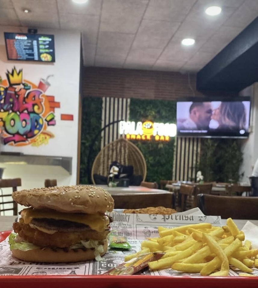 PalaFood - Snack Bar — Comida y bebida