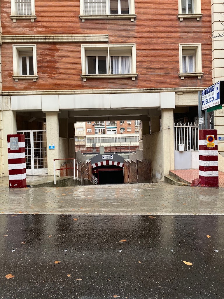 Parking Cristobal Bordiu 51