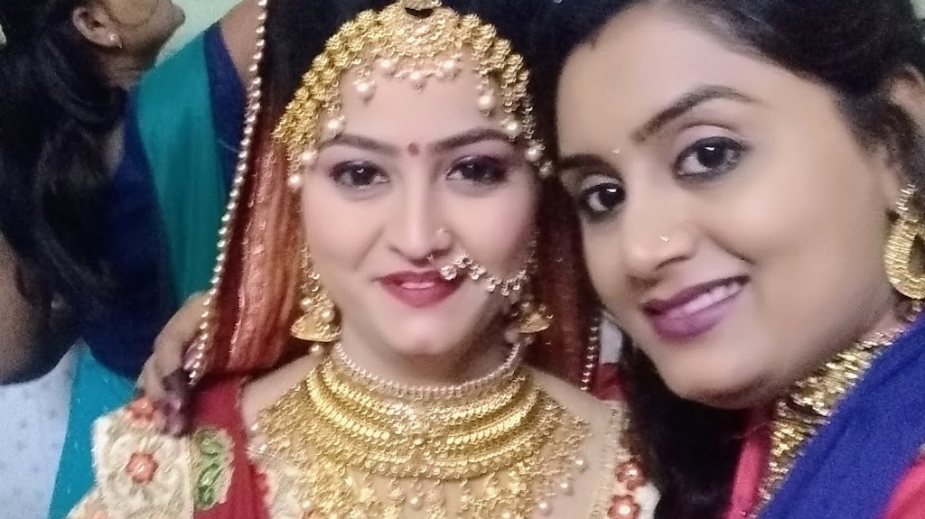 Looks Beauty Parlour Only Ladies