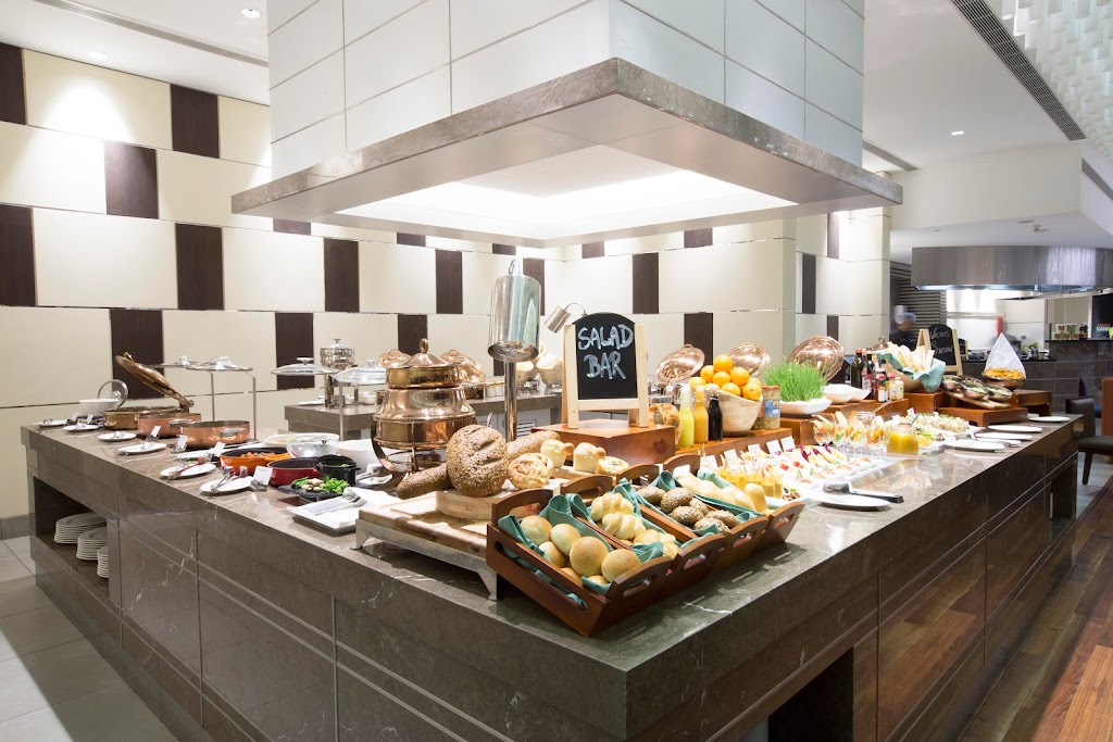 Cafe G Multi Cuisine Restaurant At Holiday Inn Chennai Omr