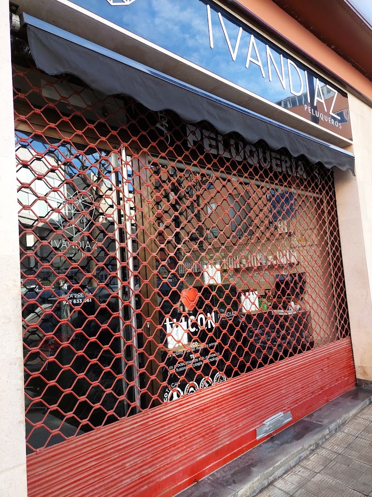 IVAN DIAZ Peluqueros — Exterior