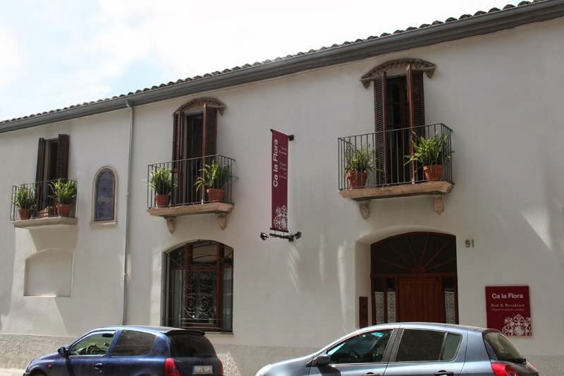 Flora * Hostel * Restaurant — Del propietario