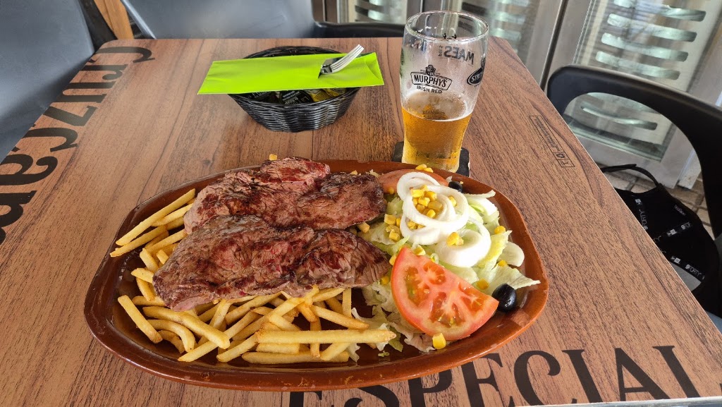 Bar WAY-KIKI — Comida y bebida