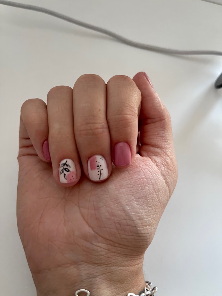 Kairos Centro de Estetica — Manicura