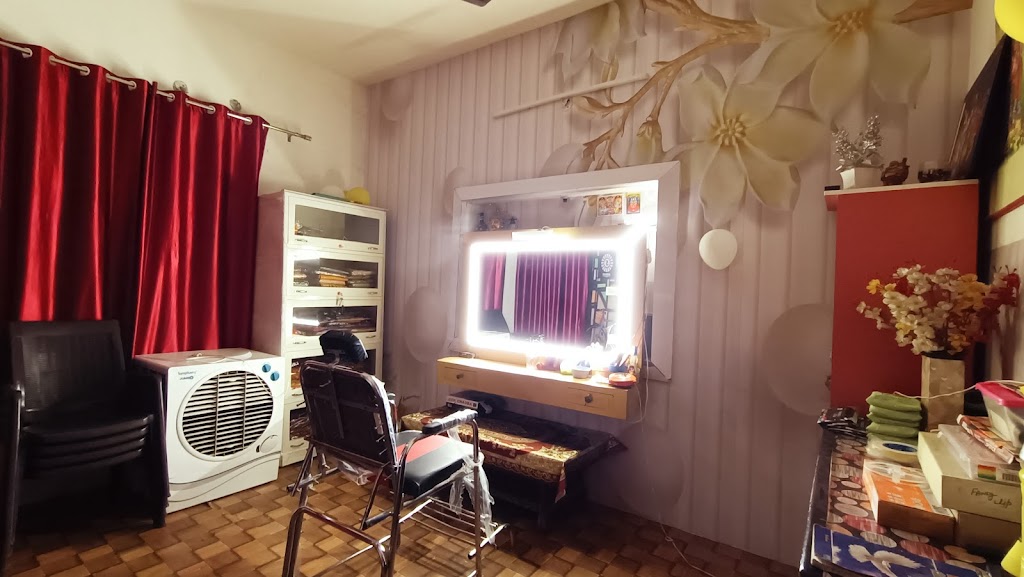 Radhe Krishna Makeovers Cosmetics