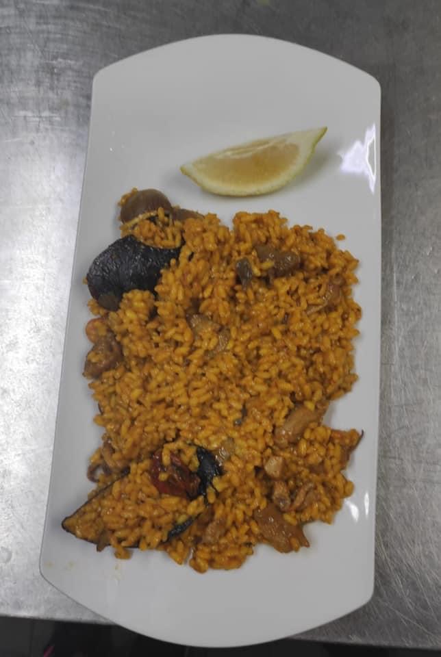 Manhattan Cafe — Comida y bebida