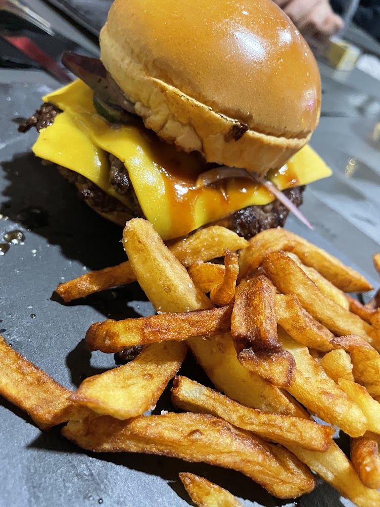 Desaster garage — Comida y bebida