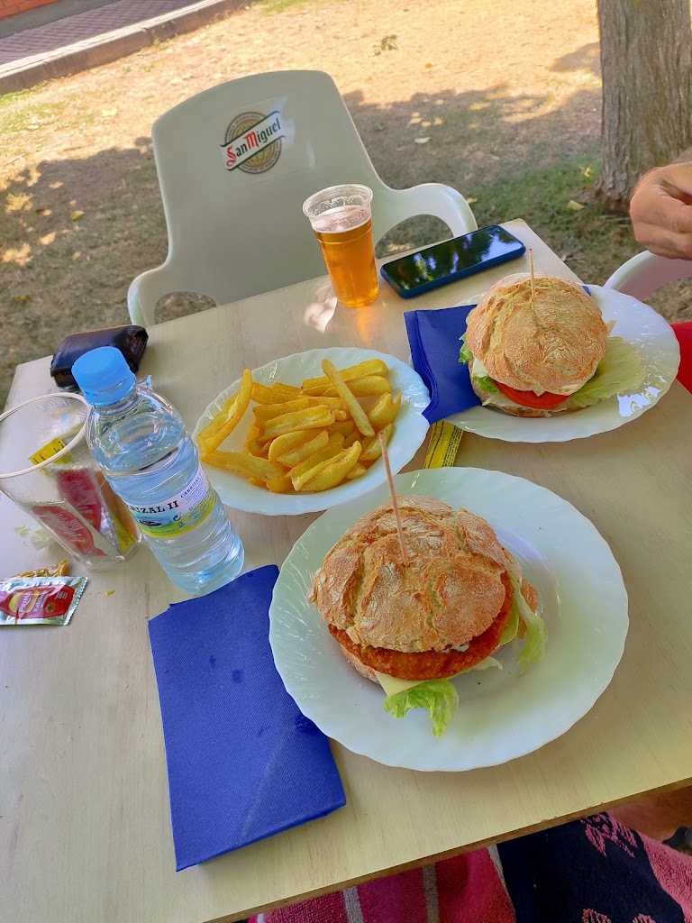 Cafeteria Piscina Municipal San Andres de Rabanedo — Comida y bebida