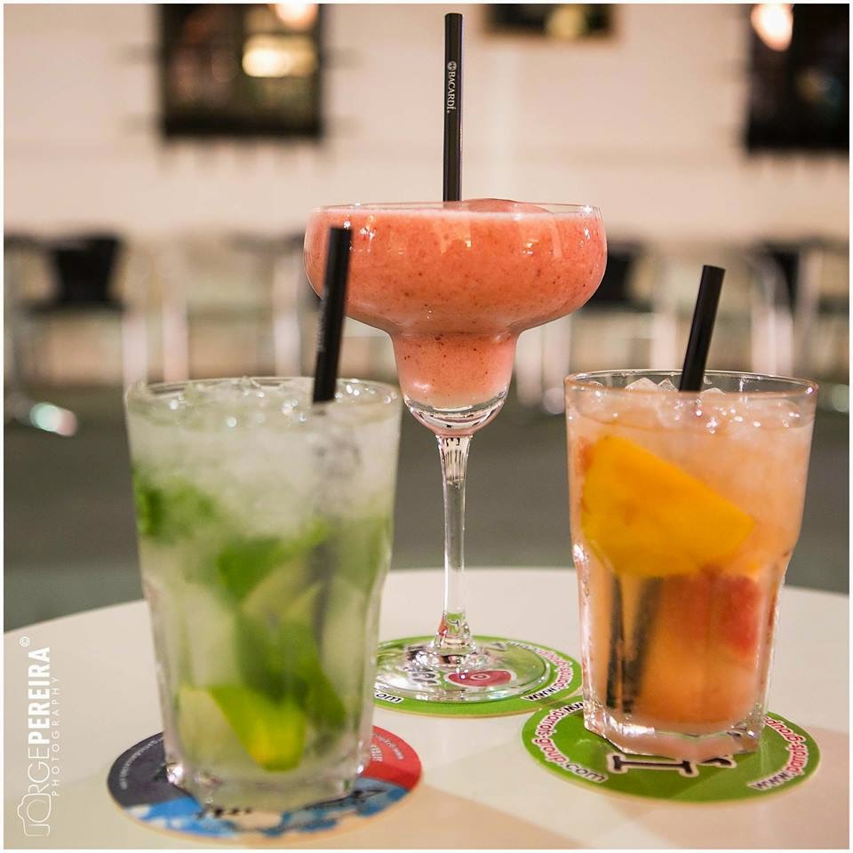 Central Bar & Books — Comida y bebida
