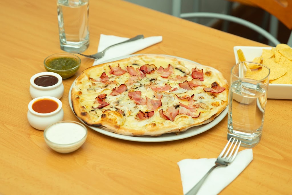 Cherokee Pizza — Comida y bebida