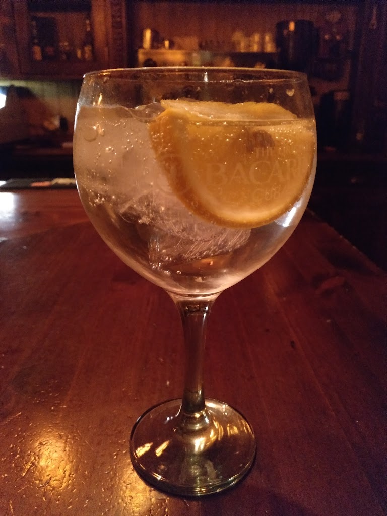 Bar Blues — Comida y bebida