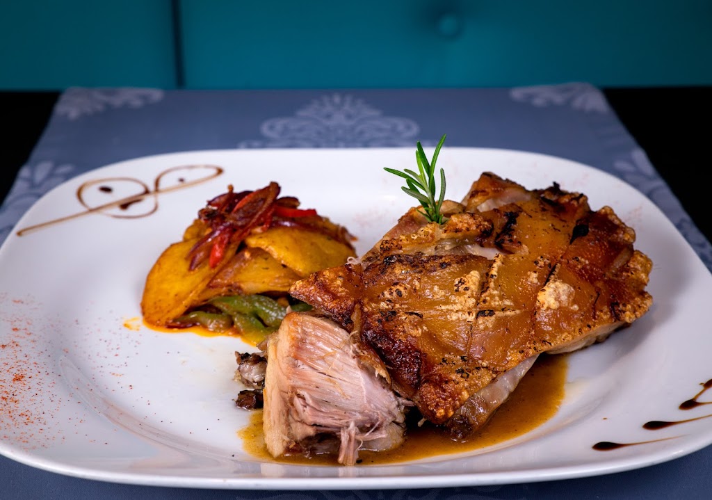 Restaurante & Grill Samara's — Comida y bebida