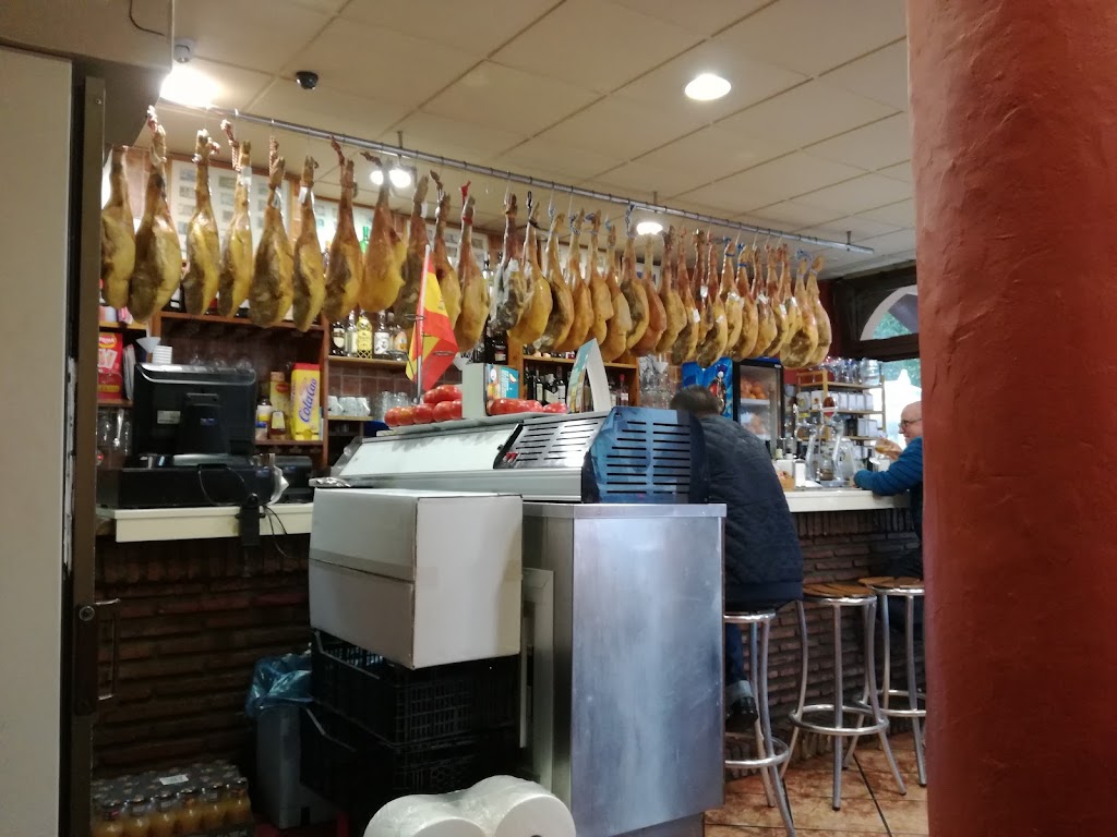 Bar Artesanos Del Jamon — Ambiente