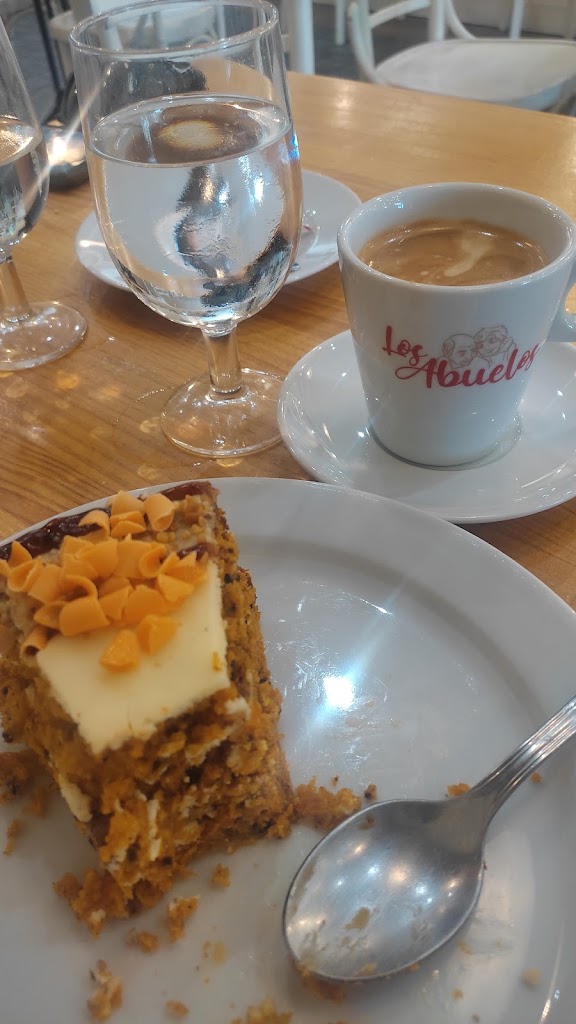 Cafeteria horno los abuelos Tomares — Comida y bebida