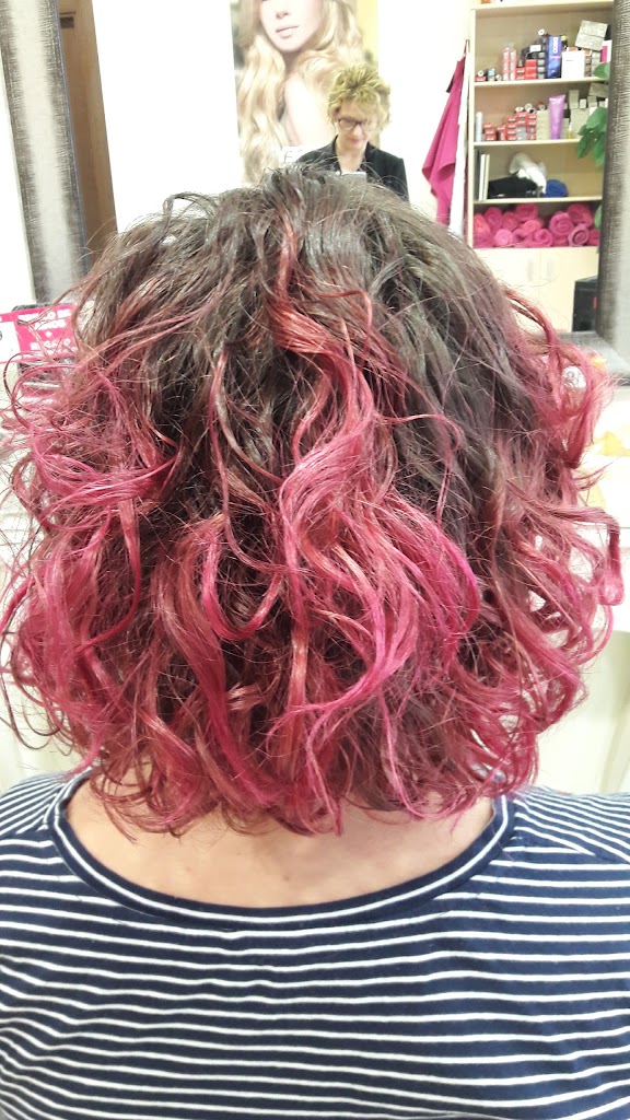 Peluqueria y Estetica PASARELA — Peinado