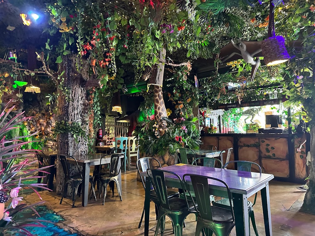 Lost World Restaurant — Ambiente