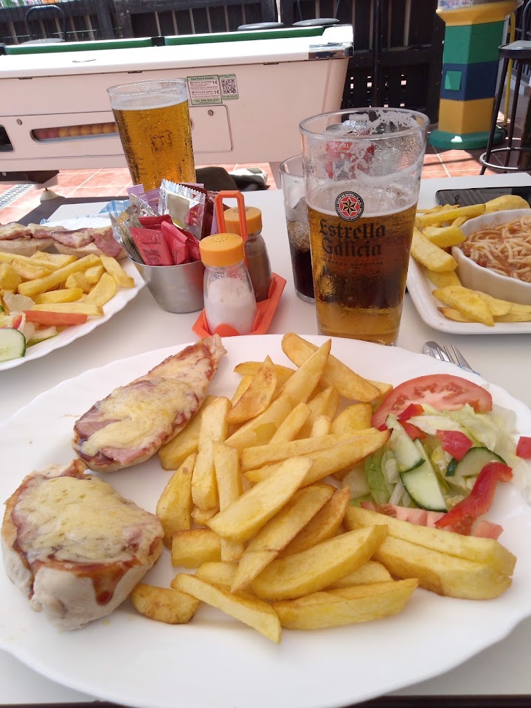 Richie's Bar — Comida y bebida
