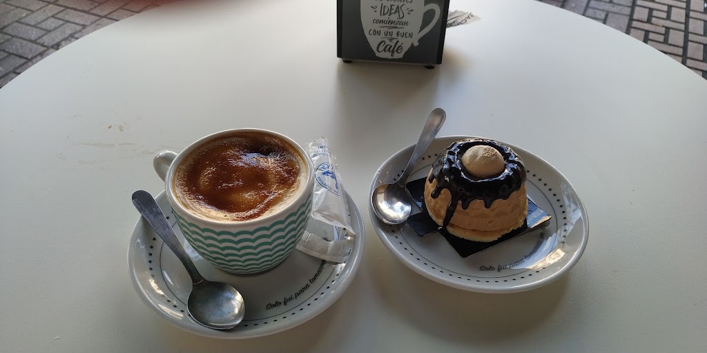 Pasteleria La Oca Crevillent — Cortado